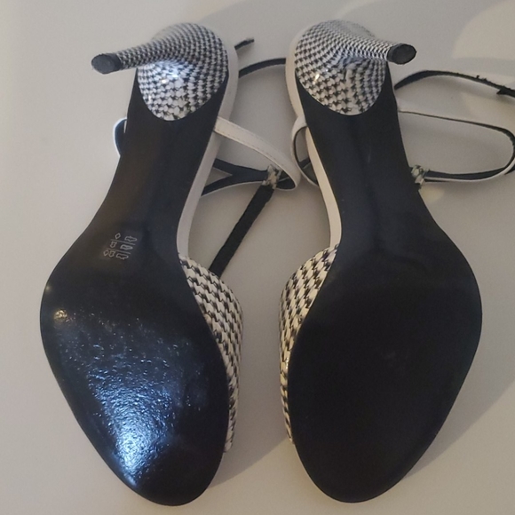 Calvin Klein T strap heel - Picture 4 of 5